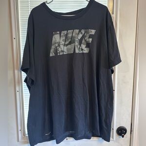 Nike Men's Dark Gray Graphic Tee